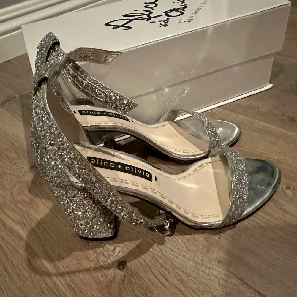 Alice & Olivia Silver Sandal (Lillian). Size 6